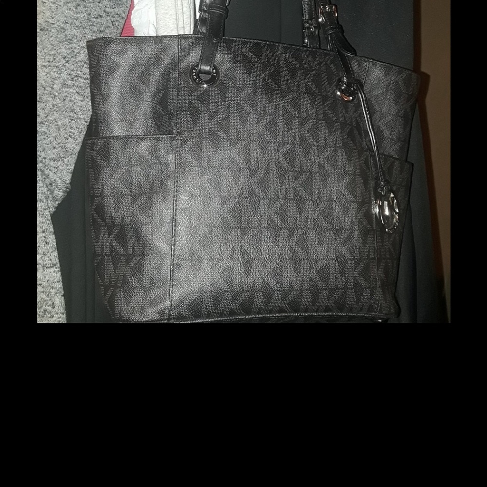 Michael Kors tote - Picture 3 of 11